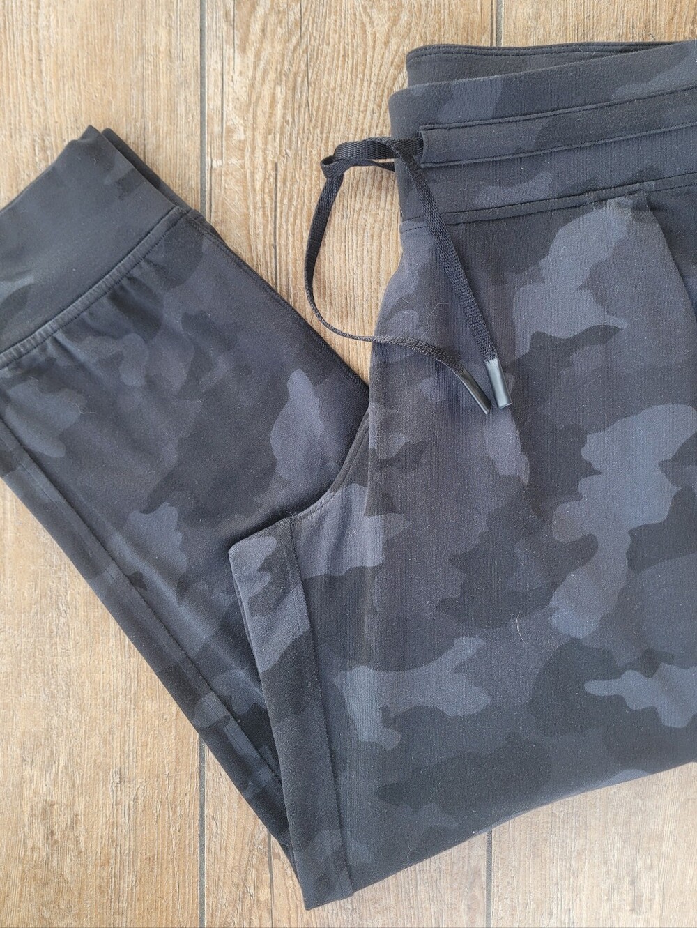 Lululemon Ready To Rule Black Gray Camo Cropped Jogger Pants Size 6